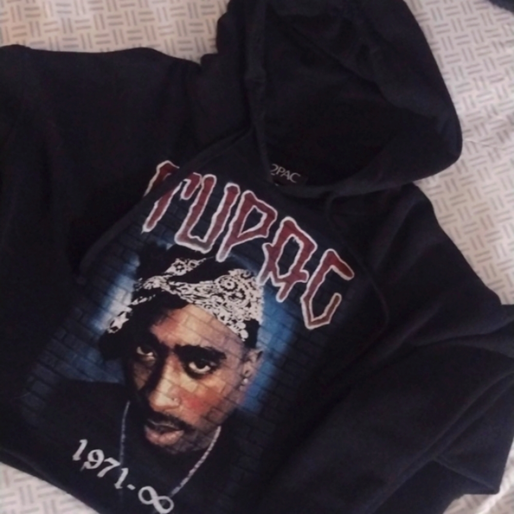 Woman's half sweatshirt